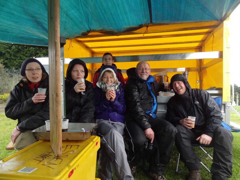 Auch bei Regen gute Laune Dank eines warmen Getränks in der Pause auch bei Regen gute Laune!