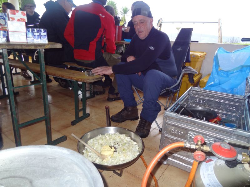 Kochen für Viele Für die ganze Bagage kocht Jürgen -eine Herausforderung-