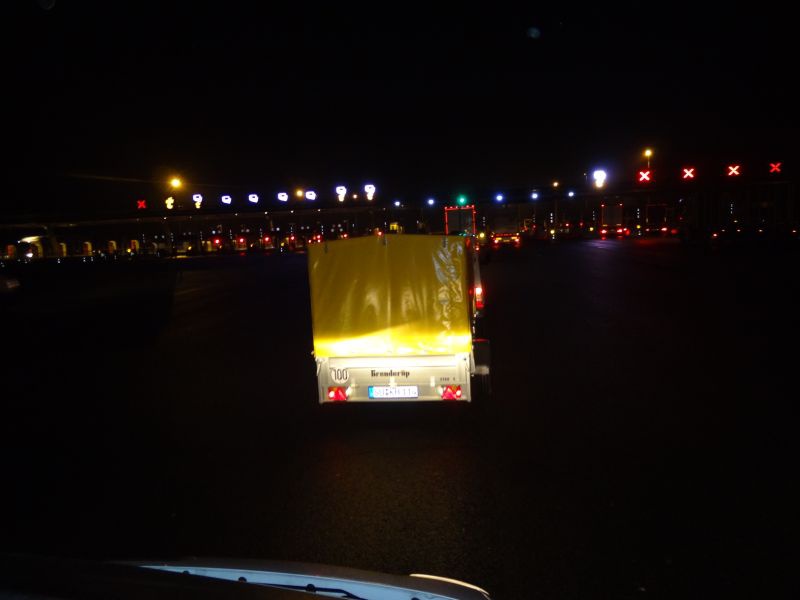 Eine lange Fahrt Die Nacht wurde länger und länger