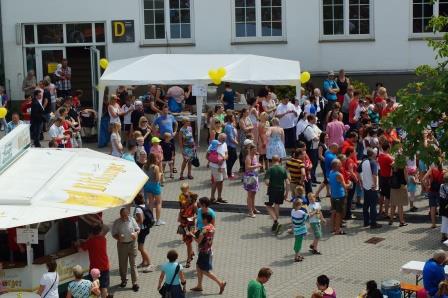 Vor der Bühne